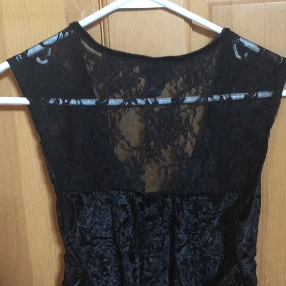 Velvet Sleeveless Top - Picture 4 of 4